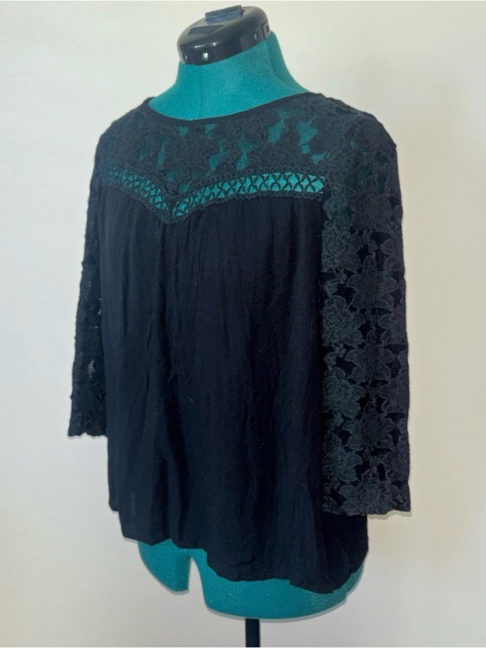 ITRO Black Lace Open Back Blouse Top Women’s Large 3/4 length sleeve